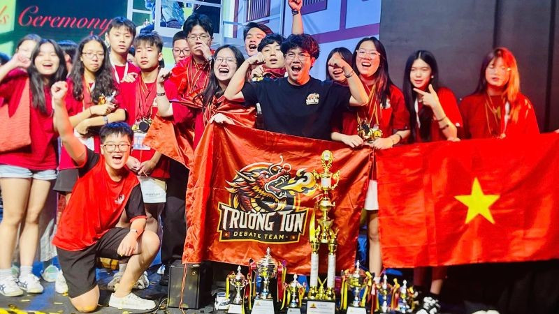 Việt Nam giành hai giải vô địch toàn cầu ở World Scholar's Cup 2025